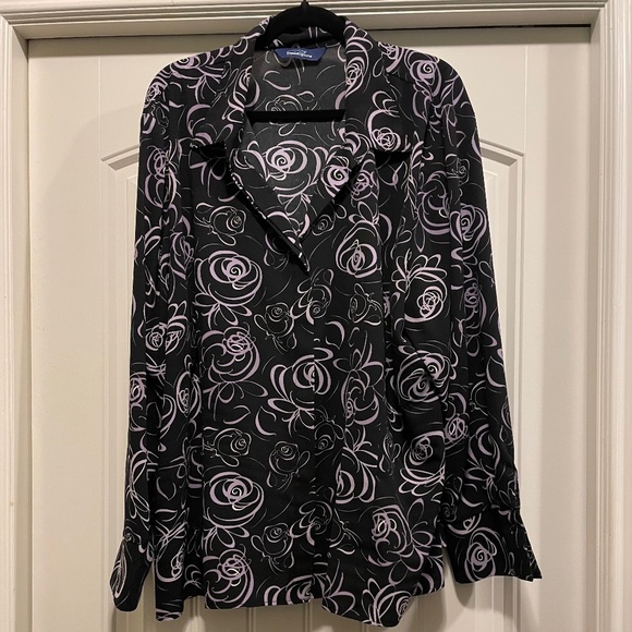 black blouse with pale purple/white floral pattern - Picture 1 of 1